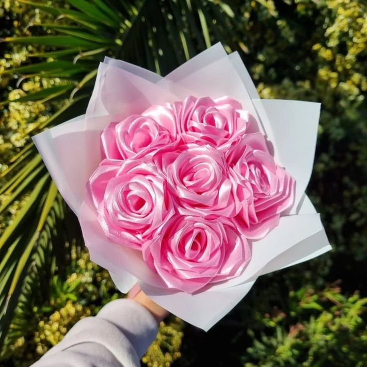 دسته گل رز ۵شاخه دسته گل ولنتاینی دسته گل رز روبانی ۵شاخه