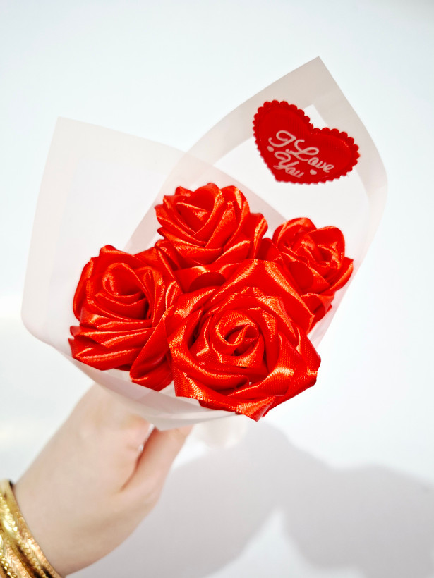 دسته گل رز مصنوعی ۴شاخه دسته گل رز روبانی دسته گل ارزان قیمت