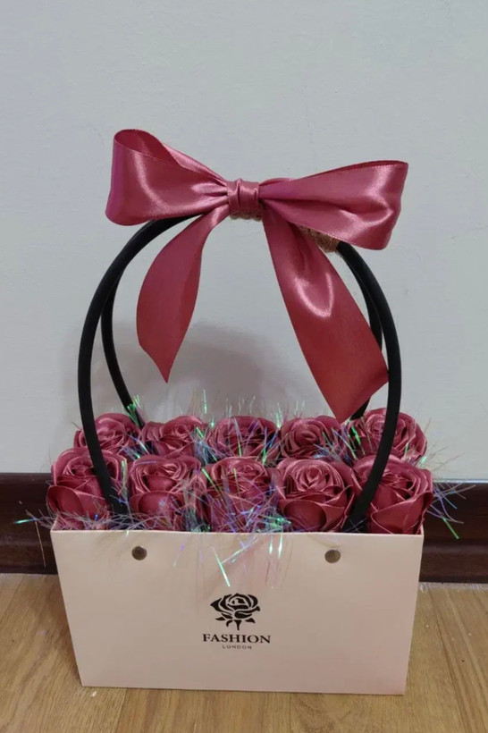 باکس گل مصنوعی رز روبانی باکس گل ارزان قیمت کادویی دخترونه