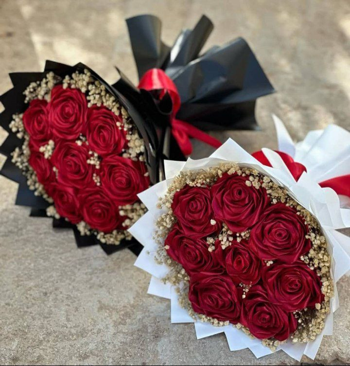 دسته گل رز روبانی ۸شاخه دسته گل رز روبانی گل خواستگاری