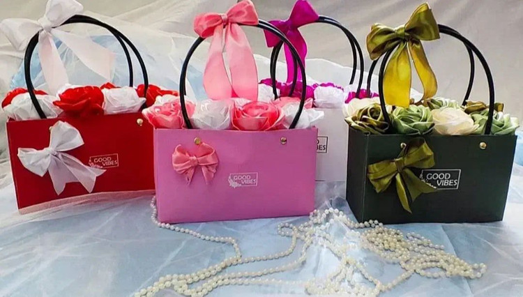 باکس گل رز روبانی مصنوعی گل خواستگاری باکس گل عیادت