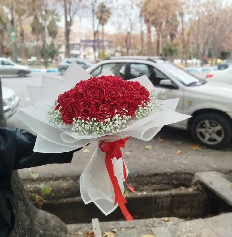 دسته گل رز روبانی مصنوعی ۱۸شاخه دسته گل شیک گل خواستگاری