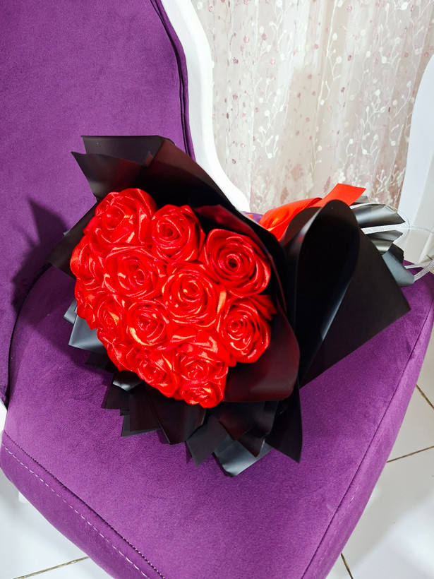 دسته گل رز مصنوعی ۲۰شاخه گل خواستگاری دسته گل مصنوعی روبانی
