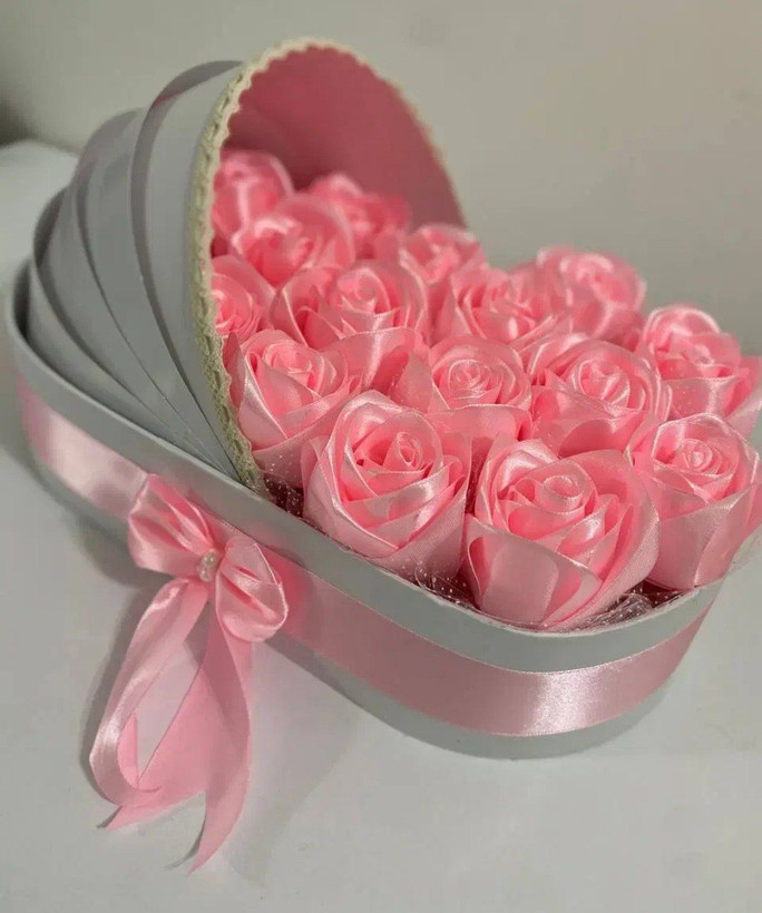 باکس گل رز روبانی مصنوعی گهوارهای باکس گل نوزاد باکس گل گهواره ای