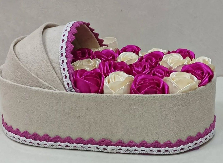 باکس گل رز روبانی مصنوعی گهوارهای باکس گل نوزاد باکس گل گهواره ای
