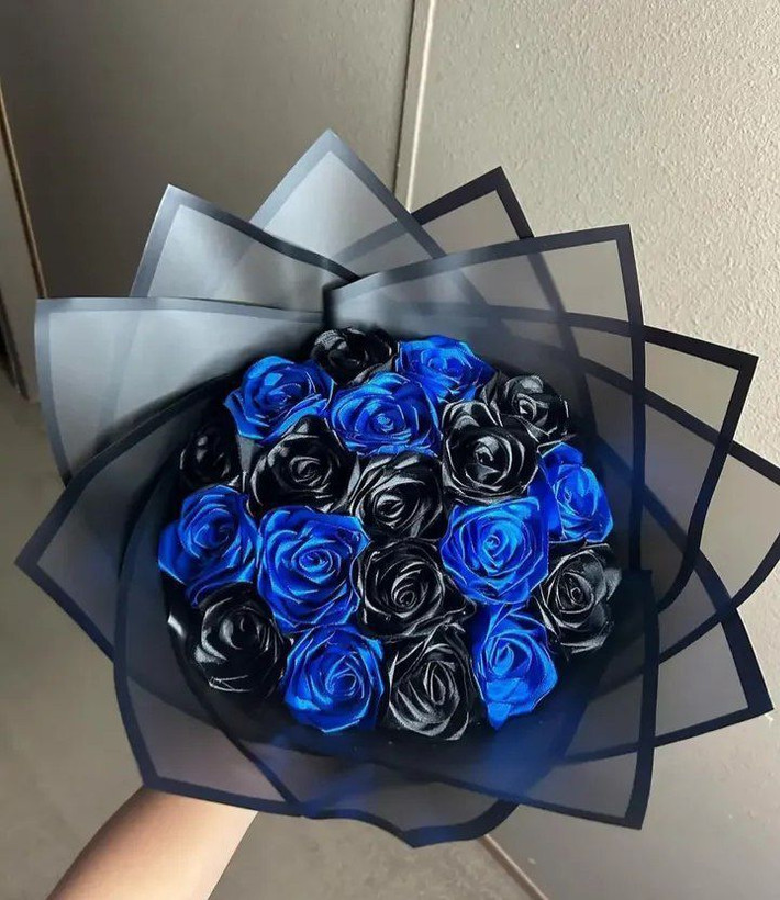 دسته گل رز روبانی ۱۰شاخه گل جاودان دسته گل ولنتاین