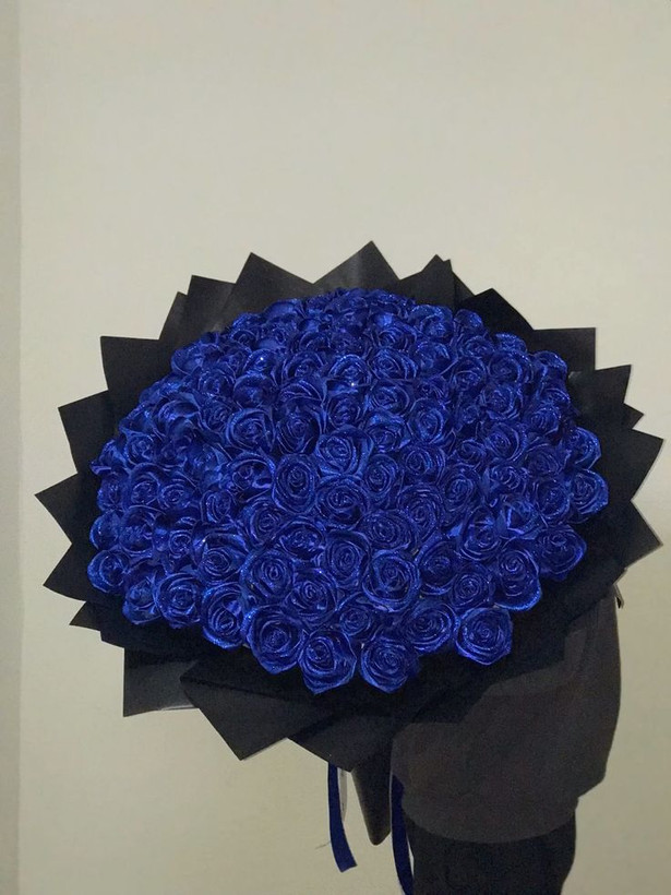 دسته گل روبانی ۱۰۰شاخه گل روبانی دسته گل رز روبانی