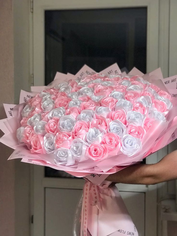 دسته گل روبانی ۹۰ شاخه گل روبانی گل خواستگاری دسته گل ولنتاین