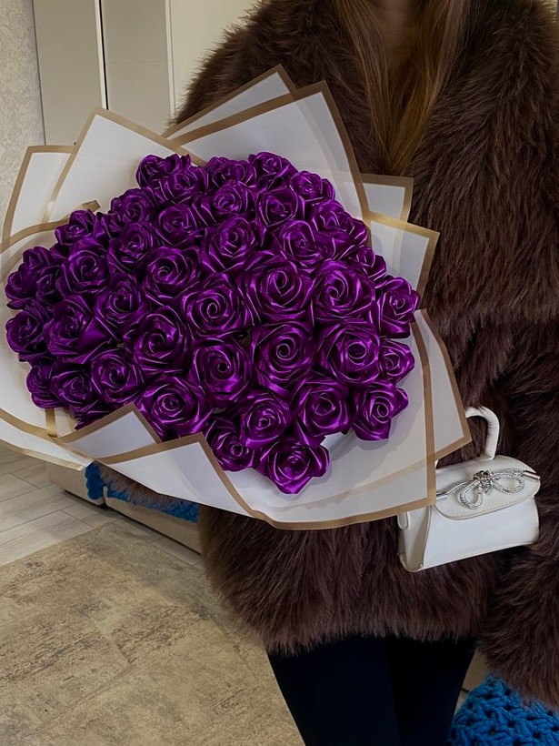 دسته گل رز روبانی ۱۸شاخه دسته گل رز روبانی گل ولنتاین گل ولنتاین