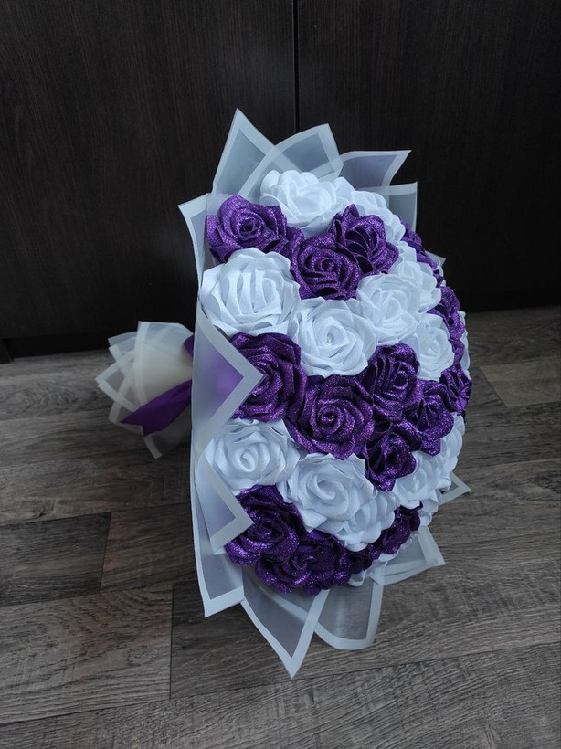 دسته گل رز مصنوعی ۱۸شاخه دسته گل رز روبانی گل ولنتاین
