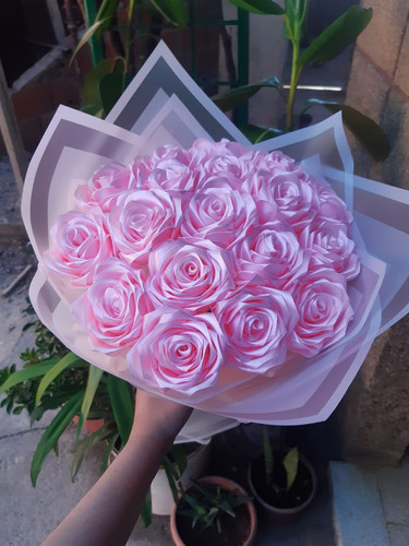 دسته گل رز مصنوعی 25شاخه دسته گل رز روبانی گل ولنتاین
