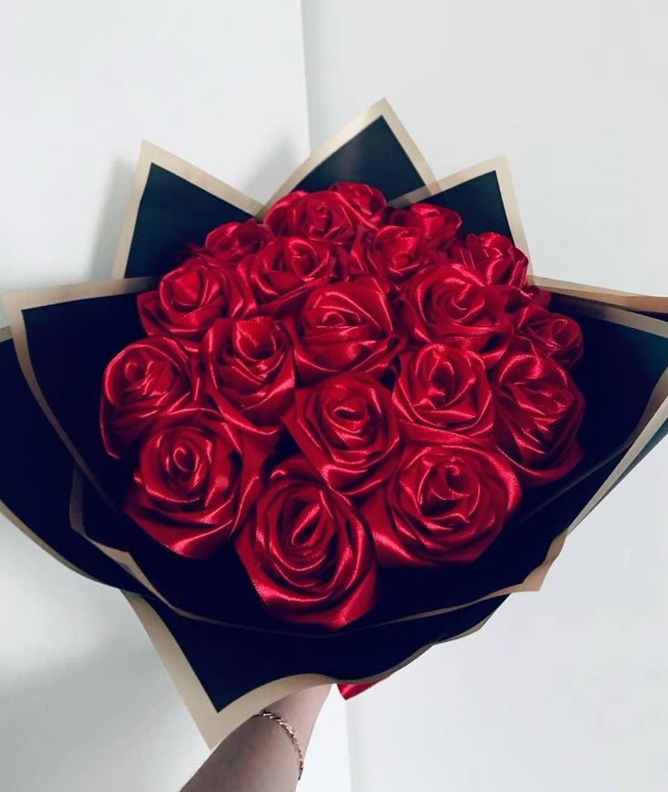 دسته گل رز روبانی ۱۸شاخه گل ولنتاین دسته گل رز مصنوعی