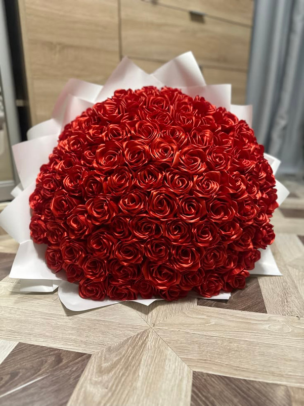 دسته گل روبانی ۹۰ شاخه گل روبانی گل خواستگاری دسته گل ولنتاین