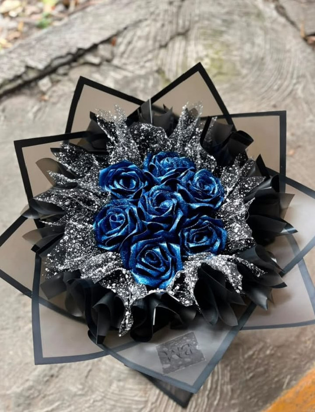 دسته گل رز مصنوعی ۷شاخه اکلیلی گل روبانی دسته گل خواستگاری