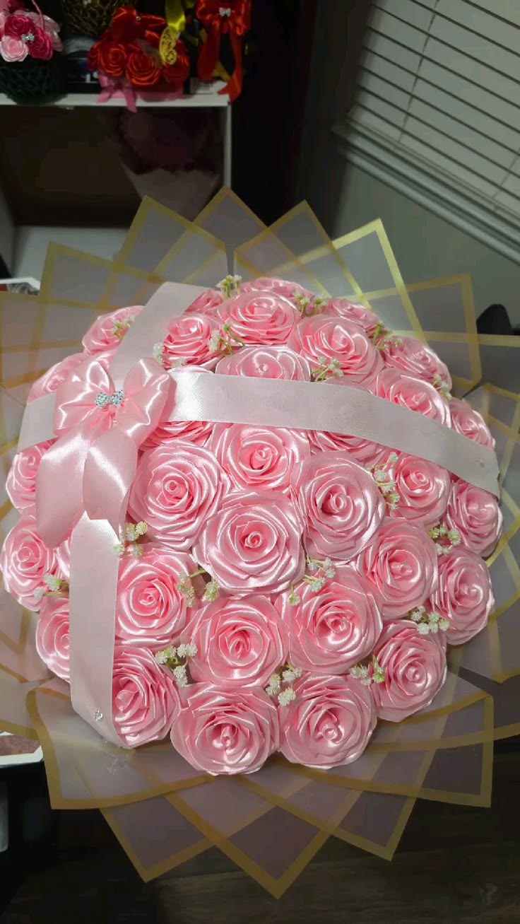 دسته گل رز مصنوعی ۱۸شاخه دسته گل رز روبانی گل ولنتاین