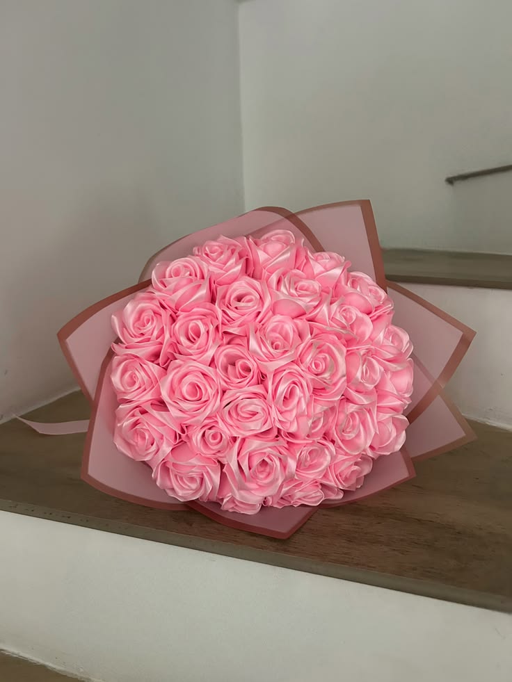 دسته گل رز مصنوعی ۱۸شاخه دسته گل رز روبانی گل ولنتاین