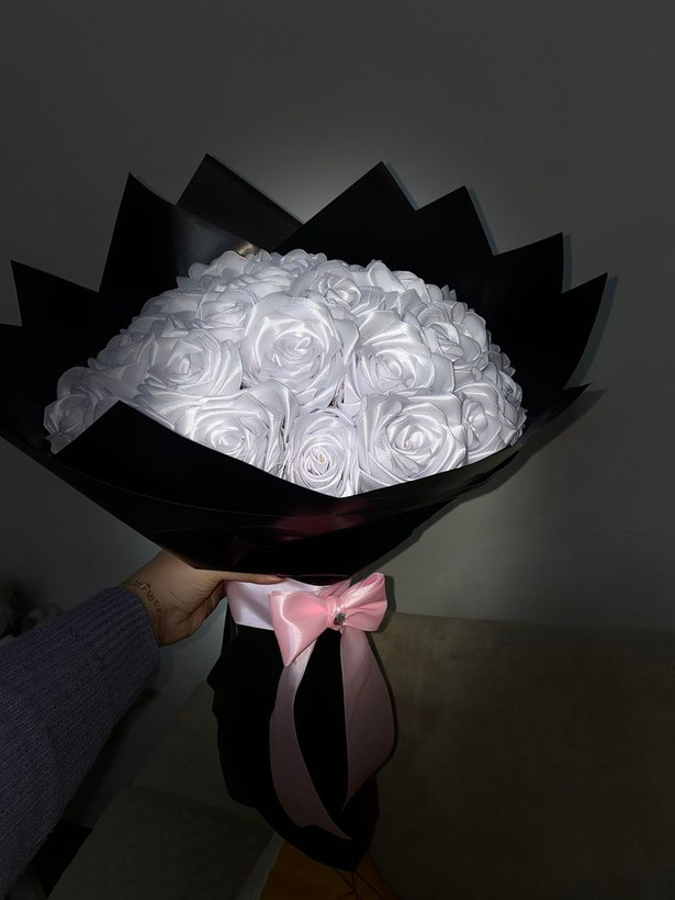 دسته گل رز مصنوعی ۱۸شاخه دسته گل رز روبانی گل ولنتاین