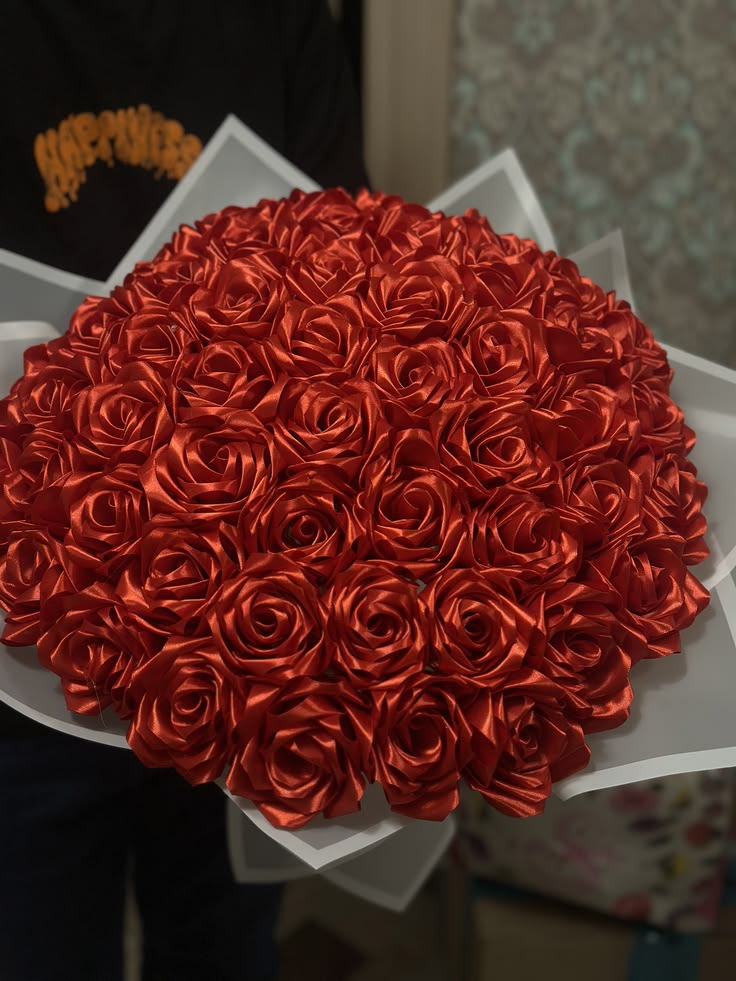 دسته گل مصنوعی رز۵۰شاخه دسته گل ولنتاین دسته گل جاودان