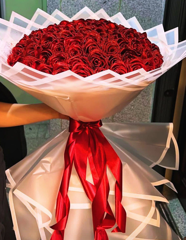 دسته گل مصنوعی رز۵۰شاخه اکلیلی دسته گل خواستگاری دسته گل جاودان