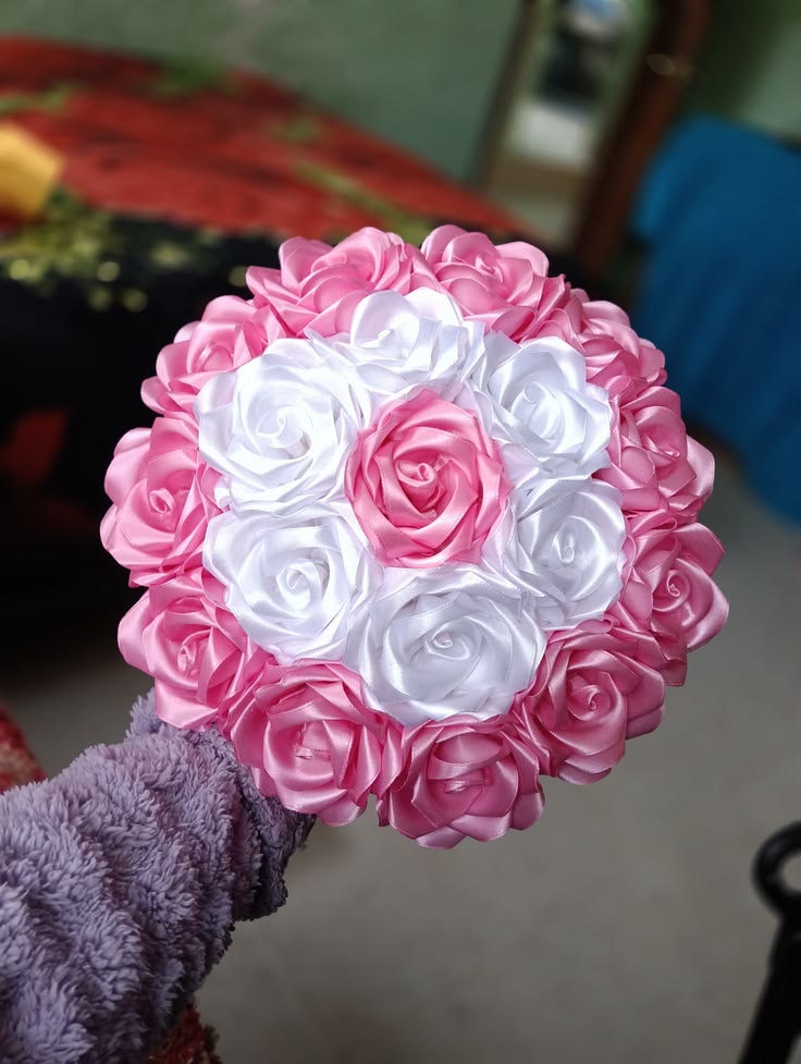 دسته گل رز مصنوعی ۱۸شاخه دسته گل رز روبانی گل ولنتاین