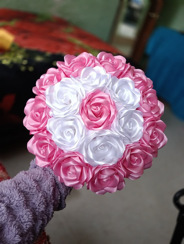 دسته گل رز مصنوعی ۱۸شاخه دسته گل رز روبانی گل ولنتاین