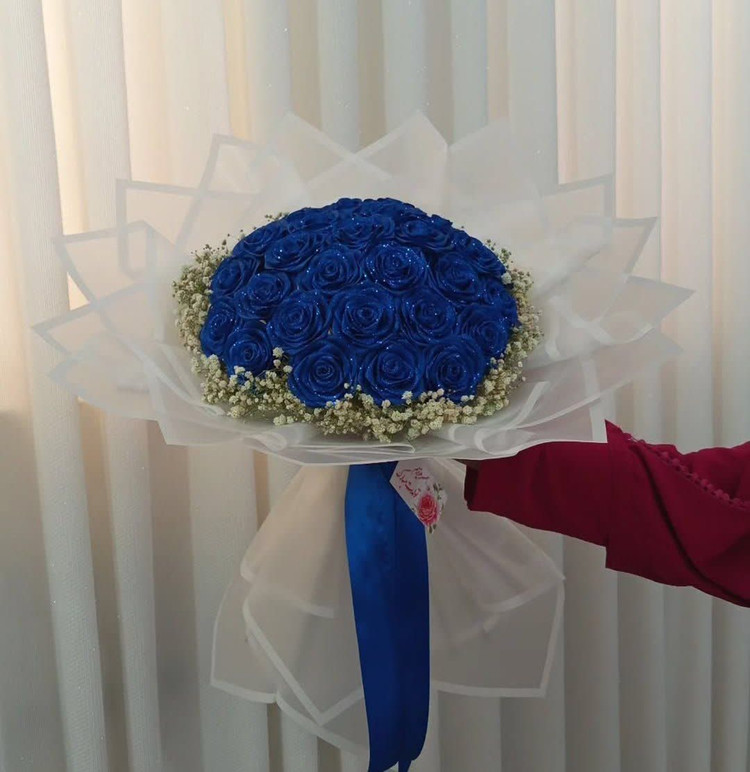 دسته گل رز مصنوعی ۵۰شاخه دسته گل ولنتاین دسته گل جاودان