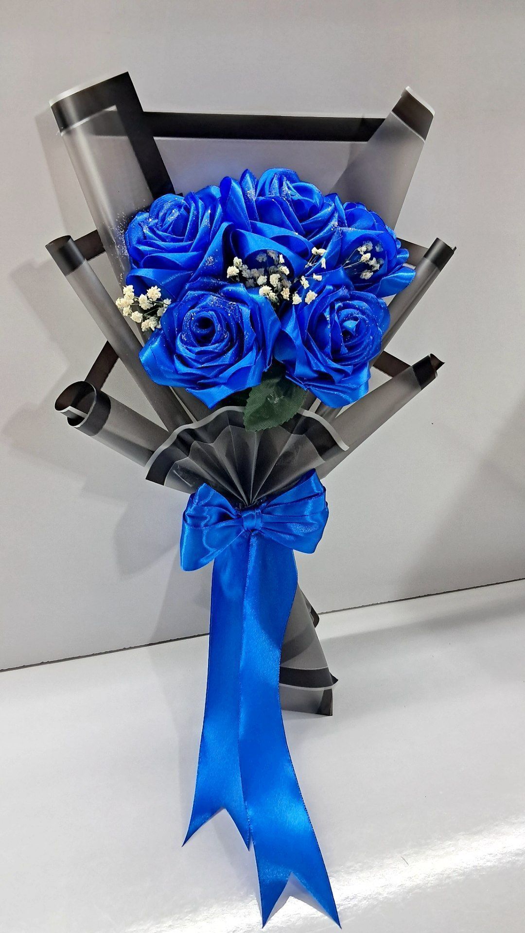دسته گل رز ۵شاخه دسته گل ولنتاینی دسته گل رز روبانی ۵شاخه