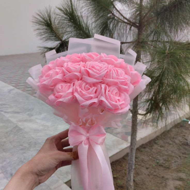 دسته گل رز اکلیلی ۱۲شاخه گل روبانی گل خواستگاری